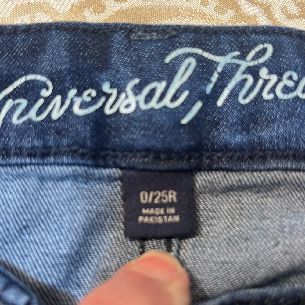 Universal Thread Mid Rise Skinny Jeans - Picture 2 of 5